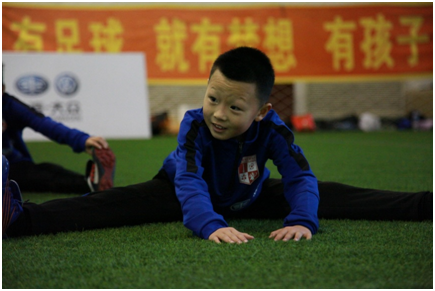 带着热爱狂奔 一汽大众青少年足球训练营_成都