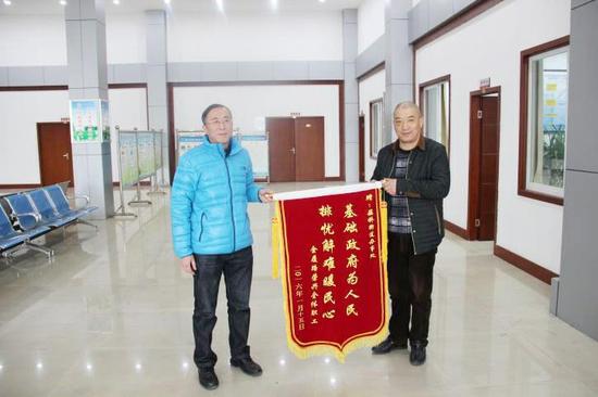 年关到了老板跑了 成都街道出面帮忙讨薪近50