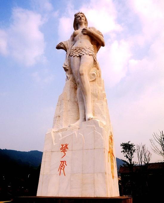 华胥雕像图