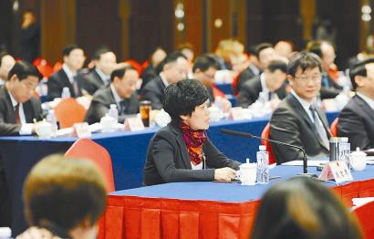 李晓华代表在会上呼吁:进一步加大对有机农产品的监管力度。