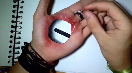 栩栩如生!法国一艺术家在手掌上做3D绘画