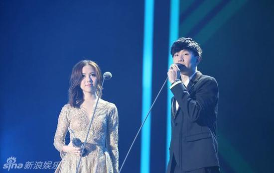  邓紫棋 内衣外 穿渔网装 遭吐槽 回应:我喜欢_新