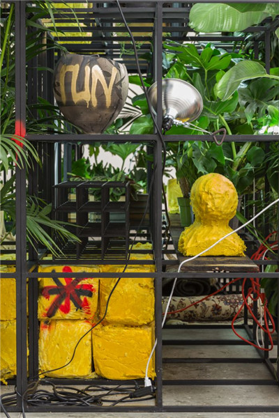 　　拉希德·约翰逊，《平原》(局部，2014) 图：Fredrik Nilsen. Courtesy David Kordansky Gallery, Los Angeles. Rashid Johnson.