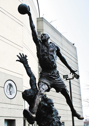 乔丹雕像。图片来源：都市时报