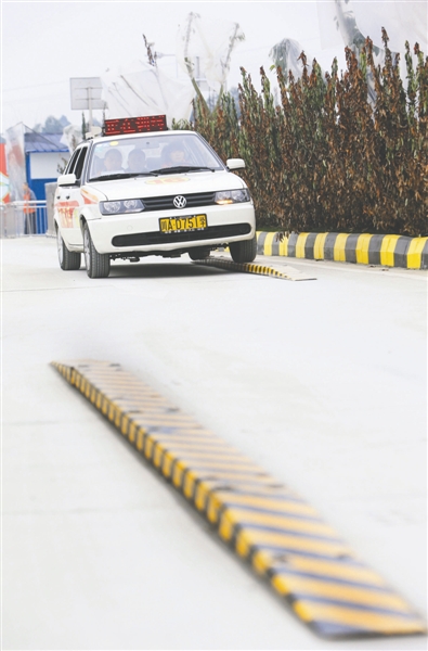 考新规4月1日起在四川施行 考小车驾照取消单