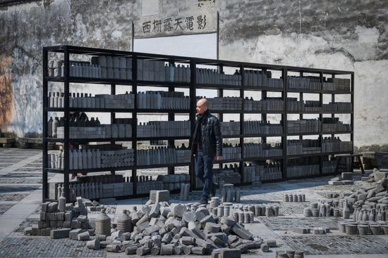艺术家布展图,刘建华