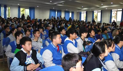 美視國際學校的學生們聽美國宇航專家演講