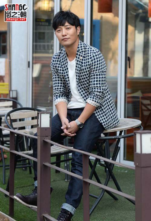  徐大荣自曝已婚  最想与范冰冰合作_新浪四川_