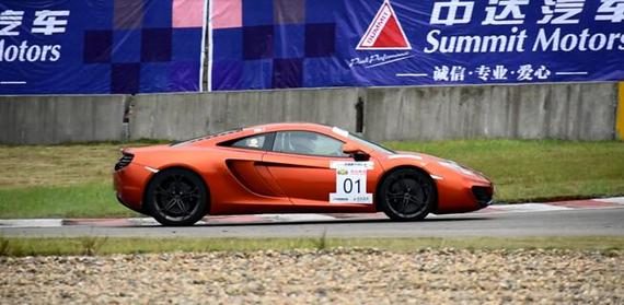 听人说赛车比赛鸟猜成语_看图猜成语