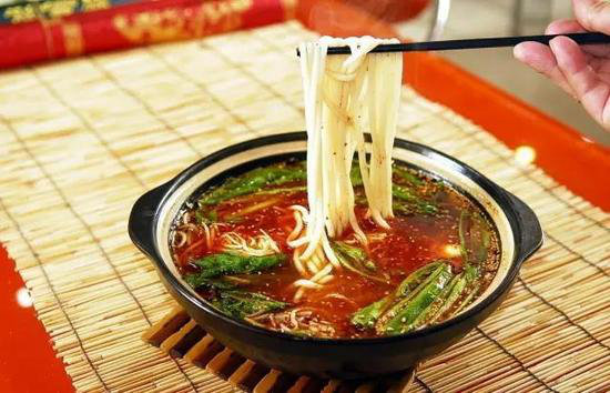 吃货自驾必去! 国内11条美食老街盘点_成都汽