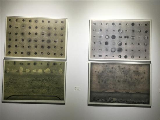 《纸上缤纷：波兰马里乌什•卡扎纳基金会藏品展》展览作品