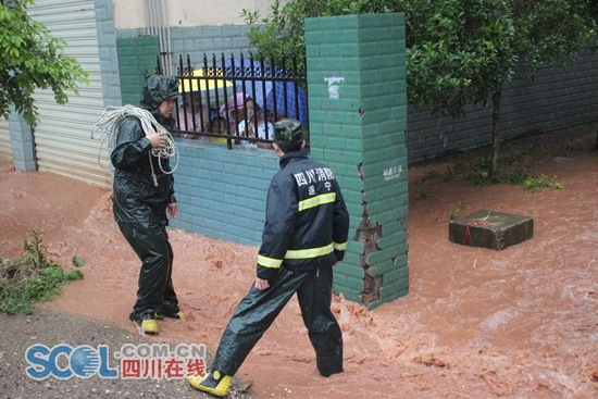 遂宁遭遇持续强降雨。