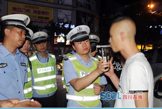 达州2男子中午饮酒晚上开车 仍被查出酒驾