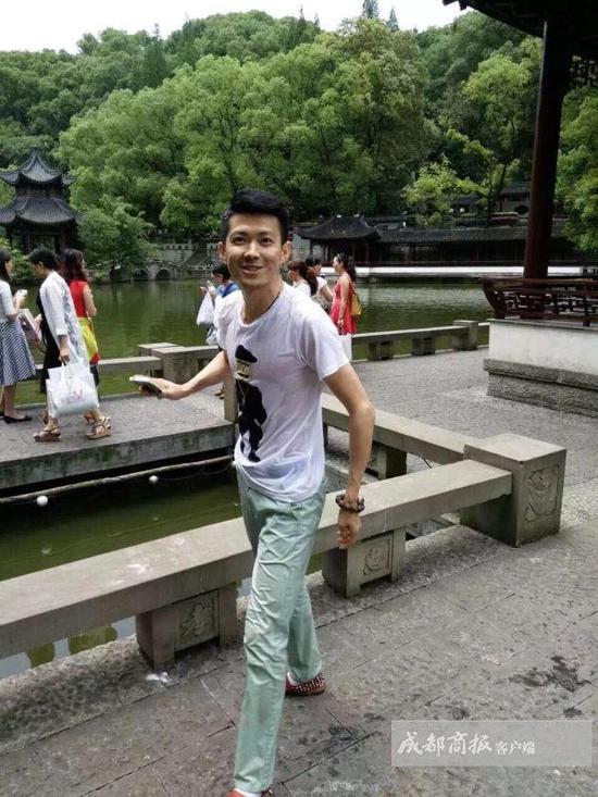 泸州帅小伙救人不留名 悄悄离开