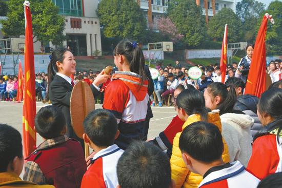 泸州市各乡镇人口_泸州市人口计生委到纳溪乡镇开展 三下乡 活动(2)
