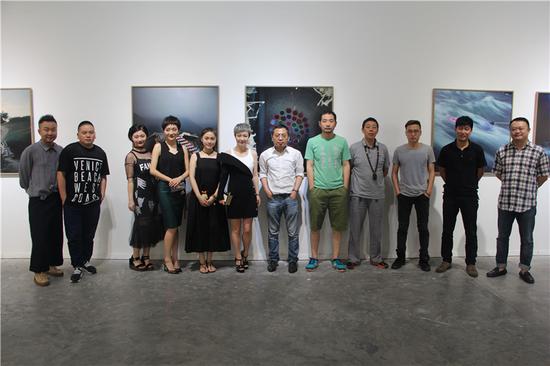 　　明天文化张礼、艺术家何利平、艺琅国际赵睿、驻留项目总监林怡、艺琅国际张思莹、艺琅国际创始人谢蓉、策展人黄笃、驻留艺术家韩五洲、广州画院馆长肖兰葵、策展人王澈、驻留艺术家孙佳兴、明天文化总经理佘昱
