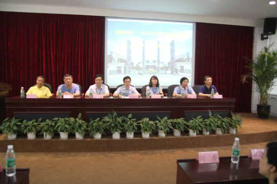 画说旅校 百名艺术家来四川省旅游学校写生