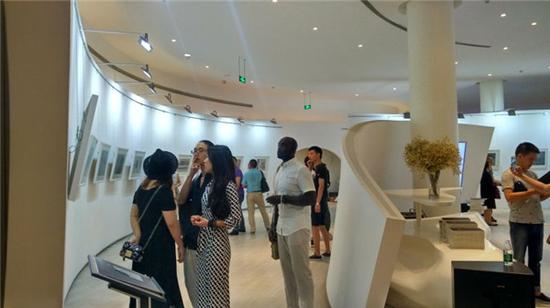 自由之时——何建忠新作展展览现场