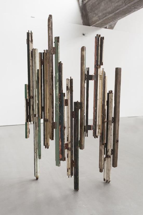 宋冬，条形码1，木头门框，2015