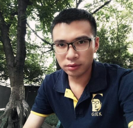 跟隨潮流自拍的杜老爺
