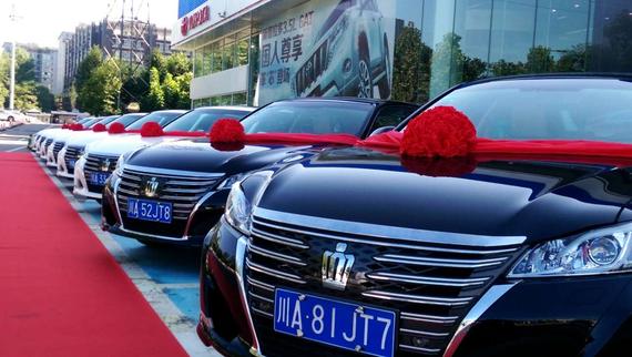 一汽丰田皇冠与滴滴车队签约圆满举行_成都汽