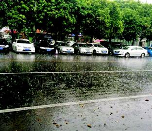 昨日成都市区突降大雨