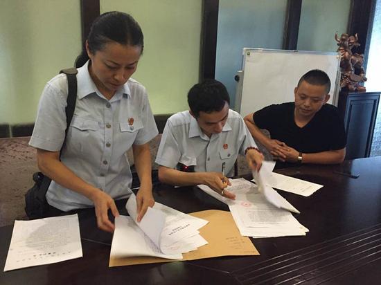 成都一知名火锅店拖欠合作商货款 法院现场搜查