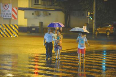 昨晚成都大雨来袭。