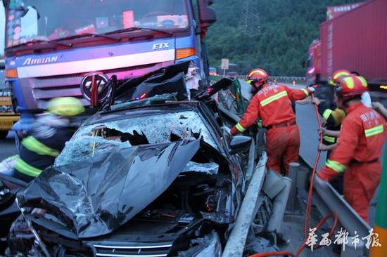 绵广高速广元段发生7车追尾