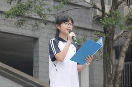 學生代表呂珊發言