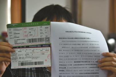 8月26日,李教授在长沙转机时被两家航空公司互相推卸责任。