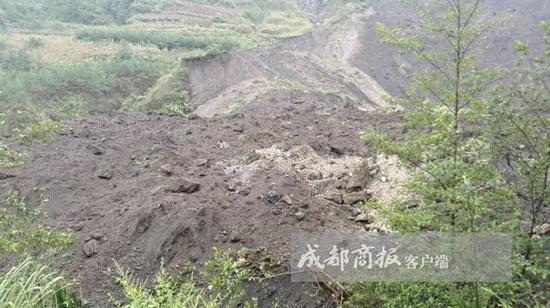 北川陈家坝山体塌方
