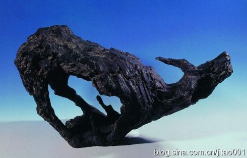1995年嘉德春拍铜雕《中国土地》,35×68×26厘米,成交于15.4万元