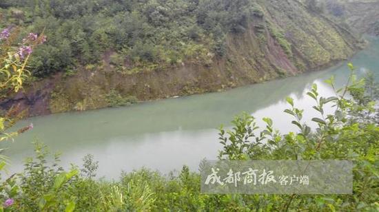 北川陈家坝山体塌方