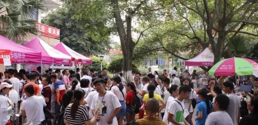 四川文化传媒职业学院新生迎新生 开启大学新