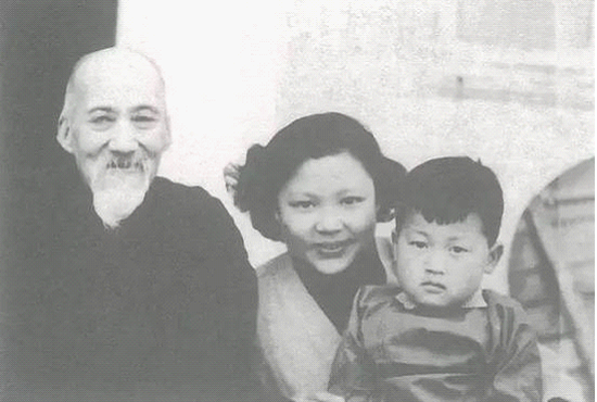 黄宾虹与小孙儿在一起