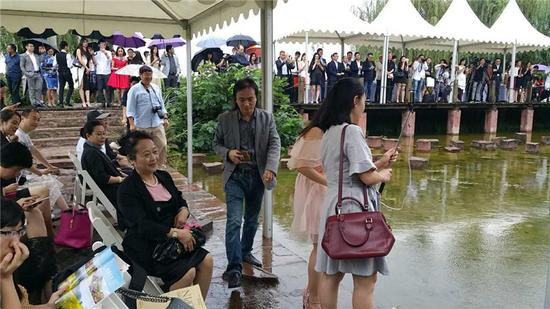 赵半狄的中外亲友团