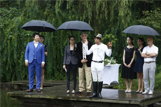 湖中钢琴音乐会以及中外嘉宾