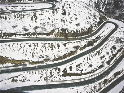 雪山梁隧道施工现场