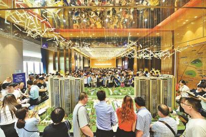 位于成都市区的一楼盘,开盘前销售现场。