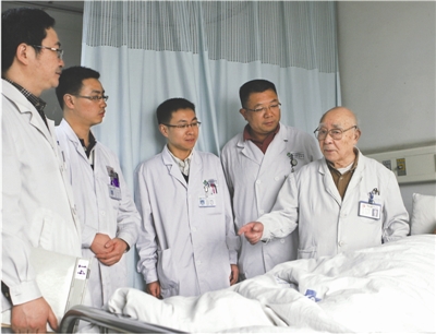 9月19日8时许,潘慈康最后一次来到泌尿外科病房查房