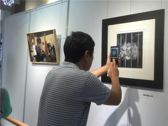 战旗飞舞首届公益名家画展现场