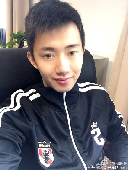 四川网红警察被曝睡粉丝 同时交往十几个女孩