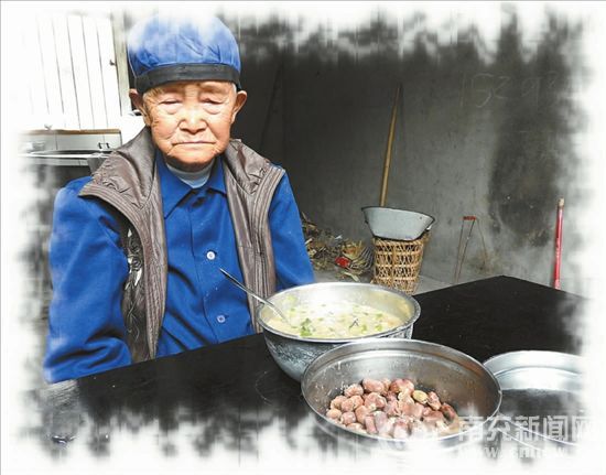 邱柴氏在用餐