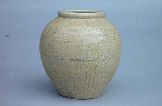 金·辽白釉划花缠枝纹罐 怀仁县文管所藏