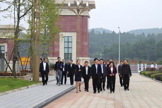 四川省教育厅厅长朱世宏一行到四川护理职业学