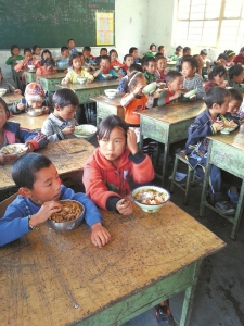 凉山州西昌市荞地乡中心校学生(凉山州教育局供图)