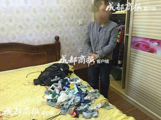 绵阳警方从嫌疑人家中搜出大量袜子