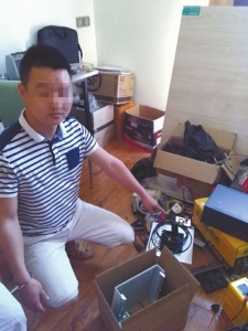 成都警方抓获伪基站犯罪嫌疑人。