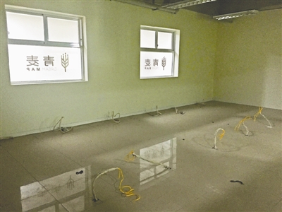 成都青麦公司培训基地已被搬空的培训教室